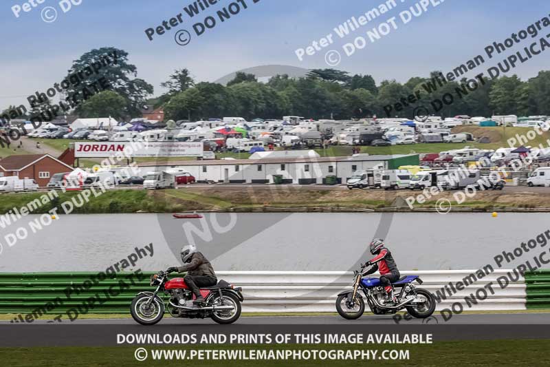 Vintage motorcycle club;eventdigitalimages;mallory park;mallory park trackday photographs;no limits trackdays;peter wileman photography;trackday digital images;trackday photos;vmcc festival 1000 bikes photographs